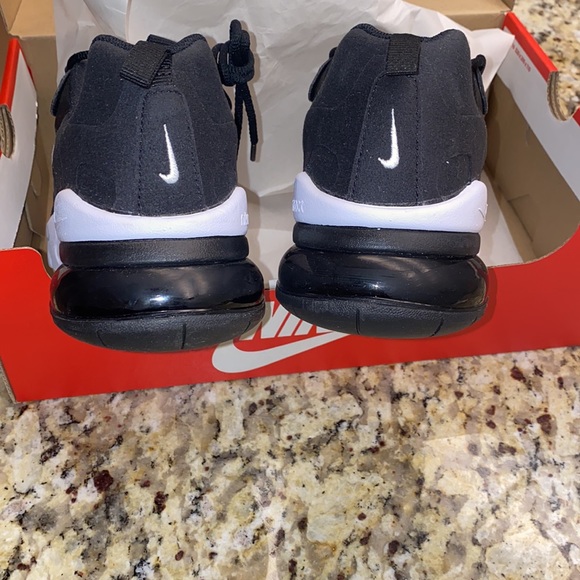 Nike Air Max 270 React GS - Picture 6 of 10